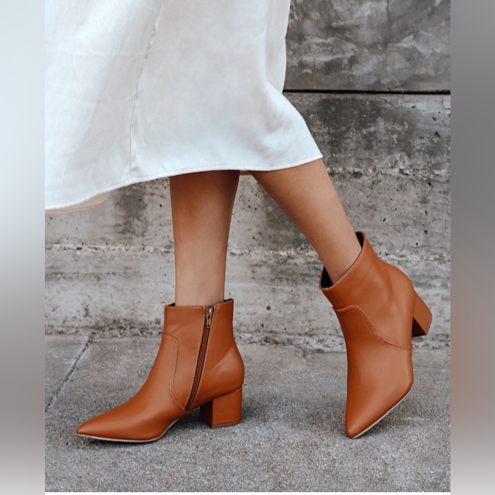 Lulu’s Sofia Tan Pointed Toe Ankle Booties Size 8